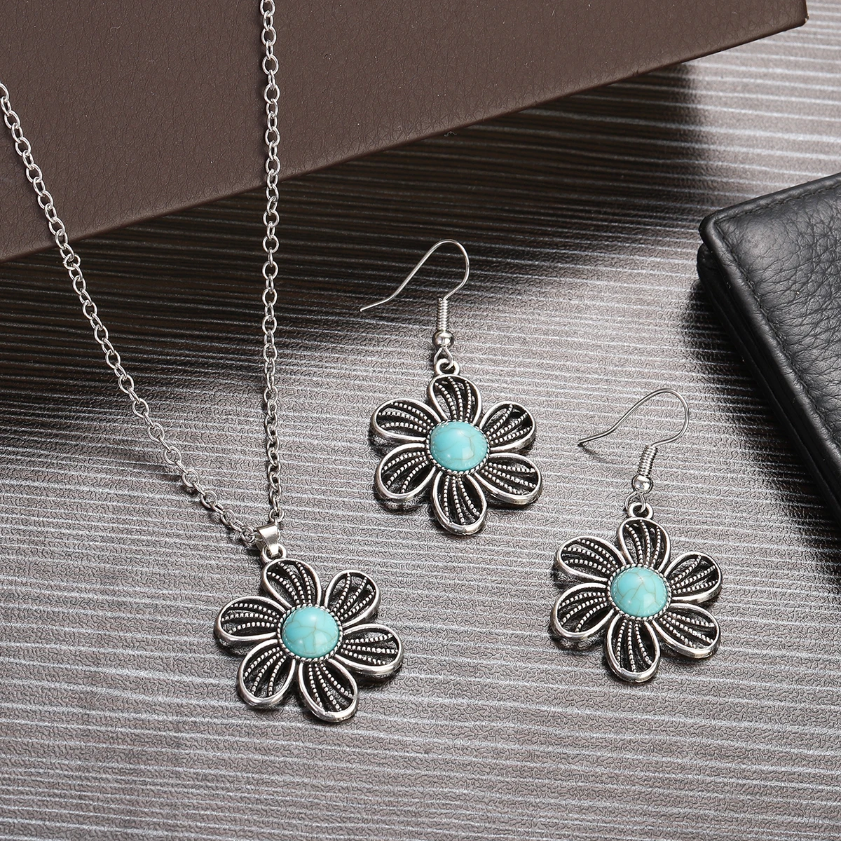 Bohemian Vintage Hollow Flower Necklace Earrings Set for Women Indian Jewelry Ethnic Fashion Bule Stone Alloy Jewelry Sets