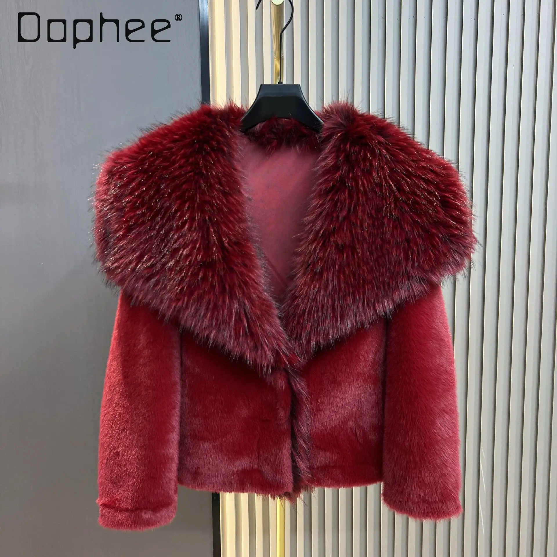 2025 Winter New Faux Fox Fur Collar Short Fashion Casual Thickened Sheepskin Integrated Warm Stylish Faux Fur Coat Women