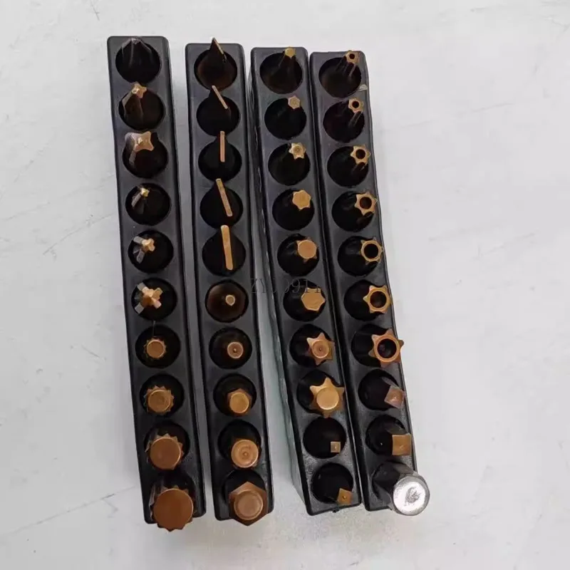 Set combinato di cacciaviti Lotto portatile multiuso a quattro angoli esagonale a sei stelle con scanalatura a croce di una parola e 12 angoli