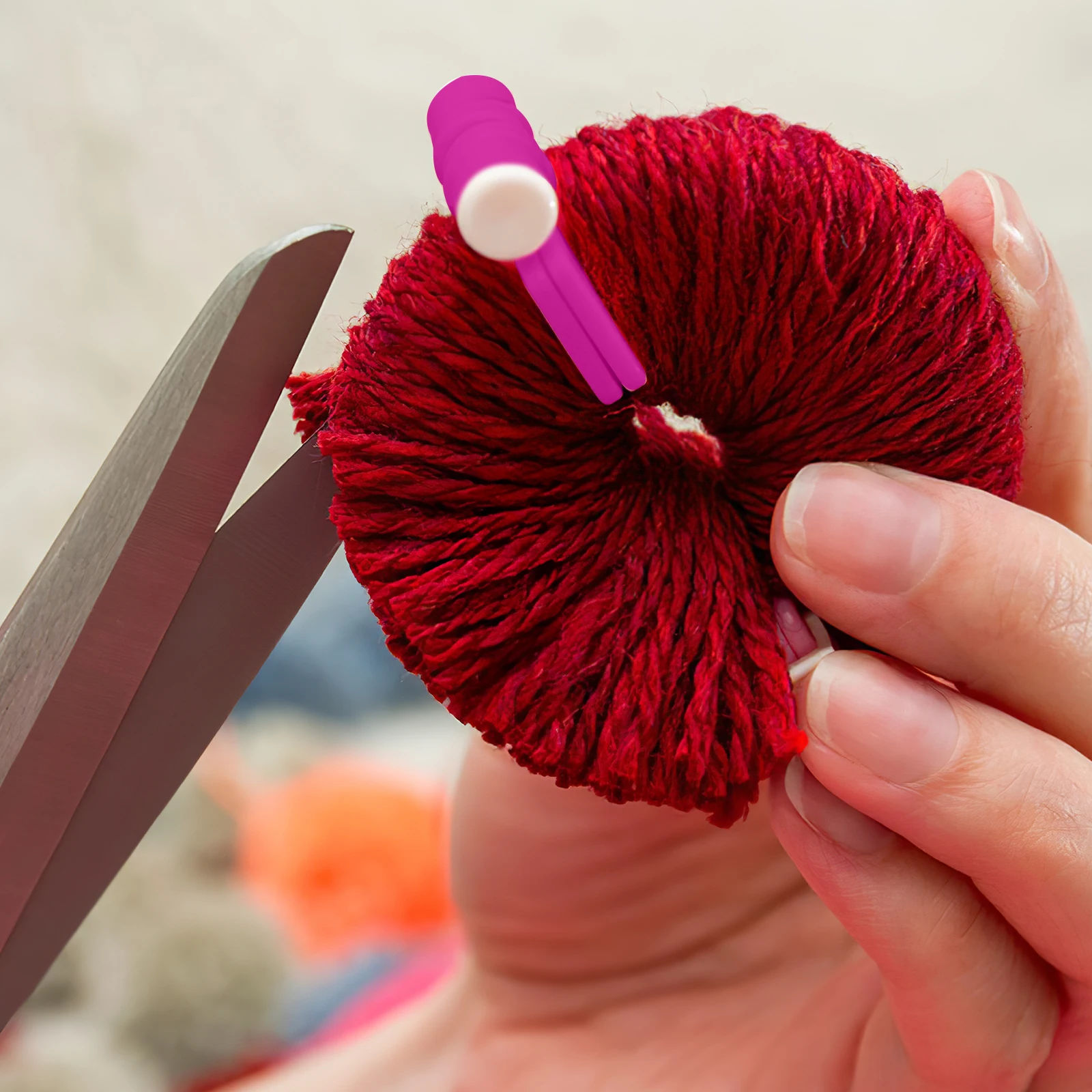 

8Pcs Pompom Makers DIY Plastic Reusable Tool Wool Yarn Knitting Craft Kit for Adults Weaving Tools,fluff Ball Makers