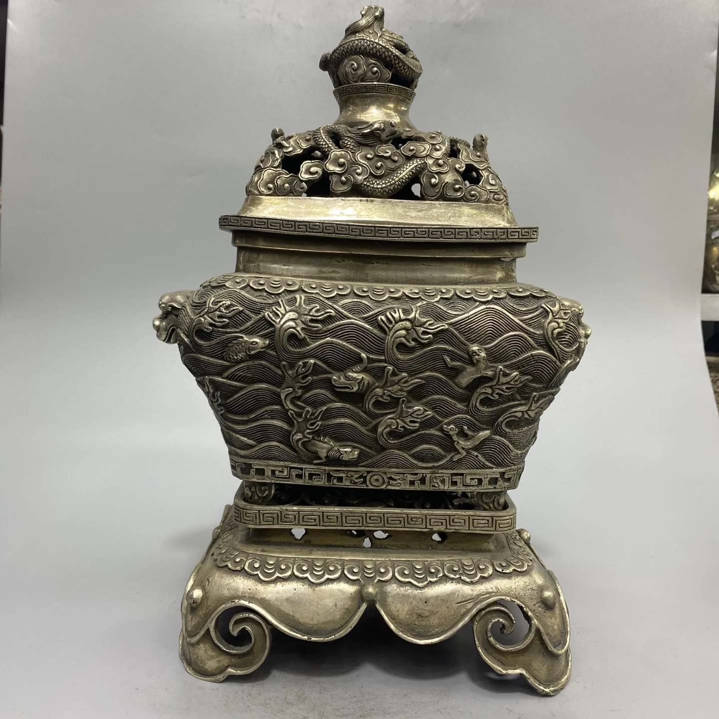 Old Bronze Gilded Silver Dragon Cloud Pattern Dragon statue cover Beast Head Incense Burner Amass wealth Ornaments Town house