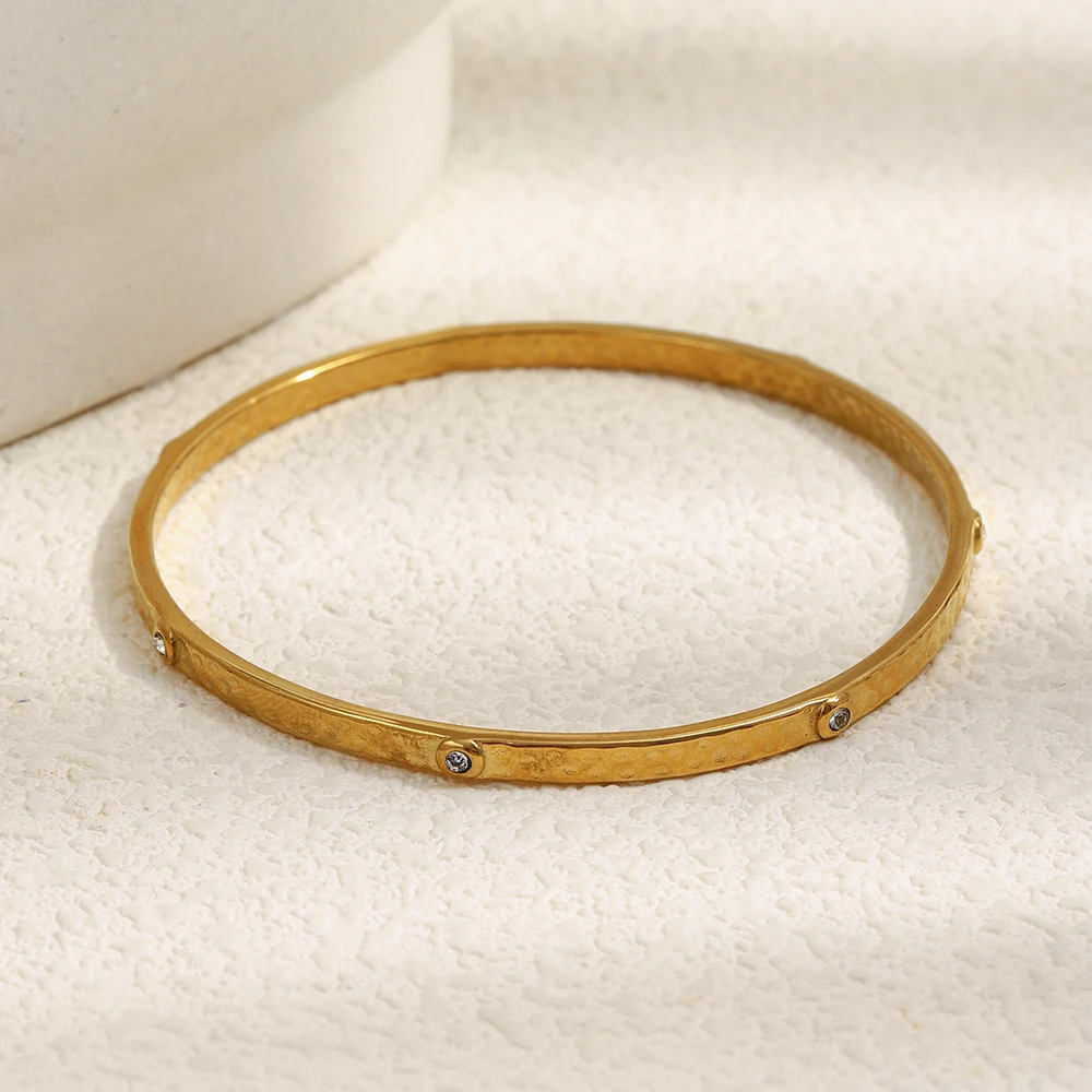 

Women's Stainless Steel 18K Gold Plated Bracelet Hammer Texture round Zircon Closed End Jewelry Gift