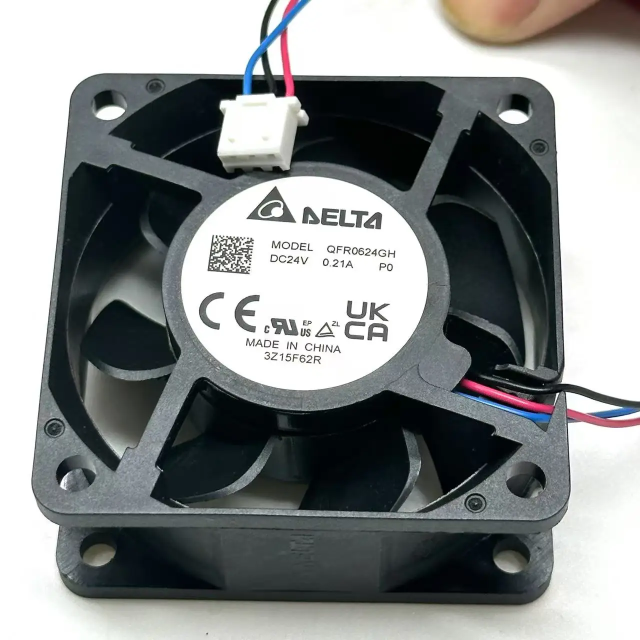 

Delta QFR0624GH DC 24 В 0,21 А 60x60x25 мм 3-проводной охлаждающий вентилятор для сервера