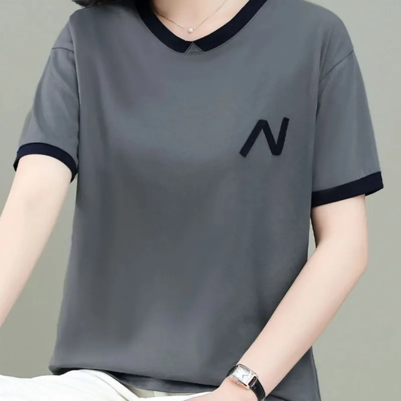 

Женская футболка с V-образным вырезом и контрастной отделкой, повседневный топ с короткими рукавами и надписью N