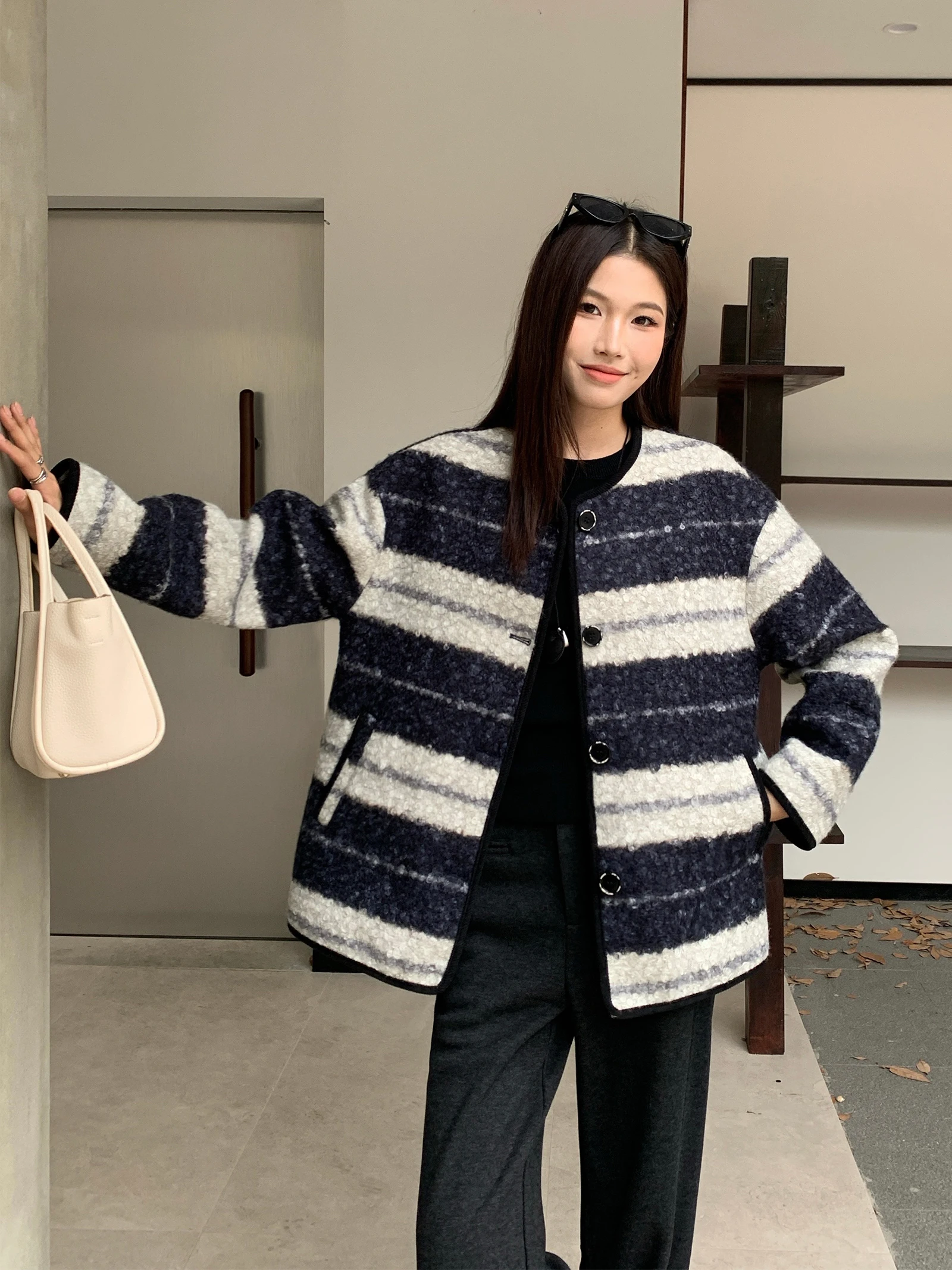 

Женское пальто из овчины в стиле ретро, свободный крой, цветная полосатая шерстяная куртка, теплый длинный свек на хлопковой подкладке, круглый топ Ne