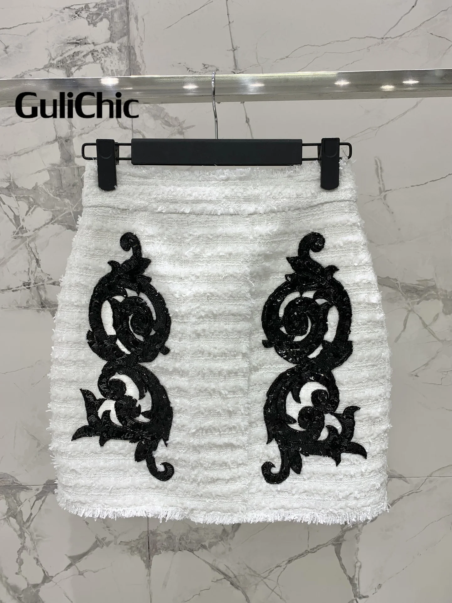 GuliChic-White Tweed Set for Women, Sequined Beading Decoration, O-Neck Pocket Jacket, High Waist Slim Skirt, 8.7