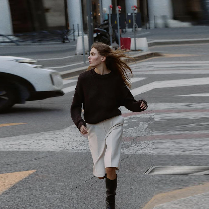 

2025 женские длинные шорты со средней посадкой, модные плиссированные широкие прогулочные брюки, осенние белые модные элегантные повседневные прямые шорты