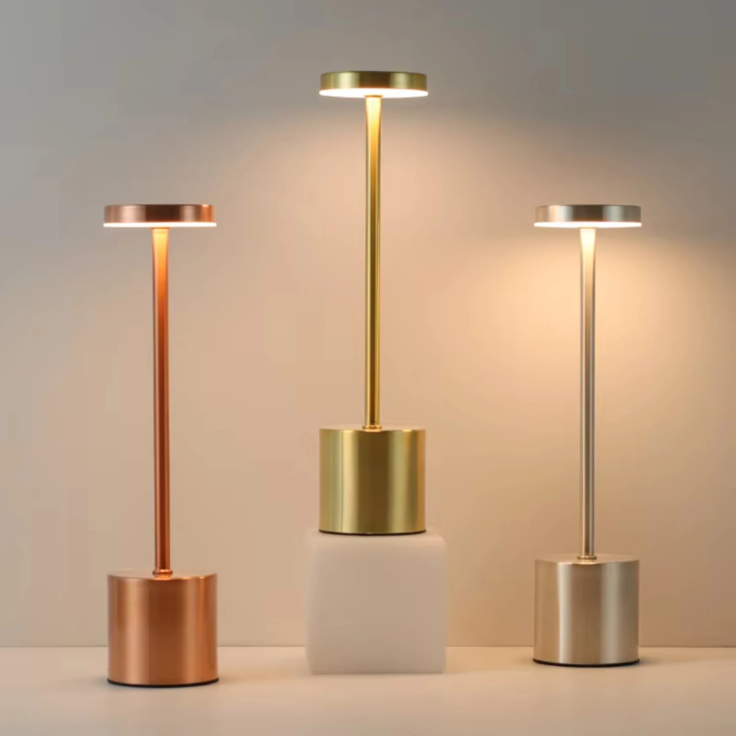 Light   I-shaped Desk Lamp Very Atmospheric Metal  Desk Lamp USB Charging Three-color Stepless Dimming