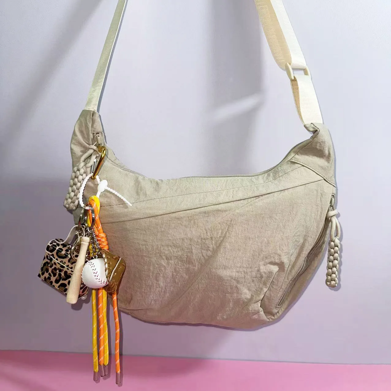 

Nylon Fabric Shoulder Bag With Charms New High Capacity Women's Crossbody Messenger Bag Leisure Versatile Shoulder Hobos Bag