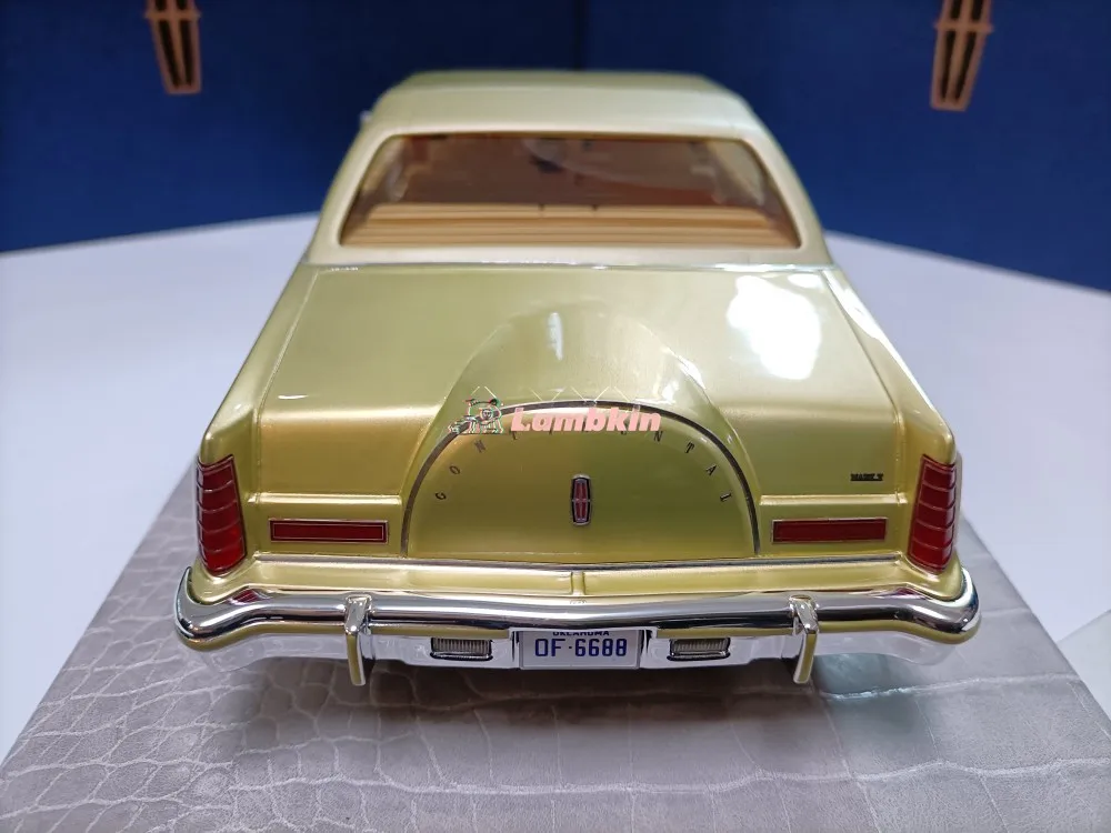 AMC 1:18 For Lincoln Continental Mark V Gold Bilbras Edition Limousine Model Collectible Ornament Gift Miniature