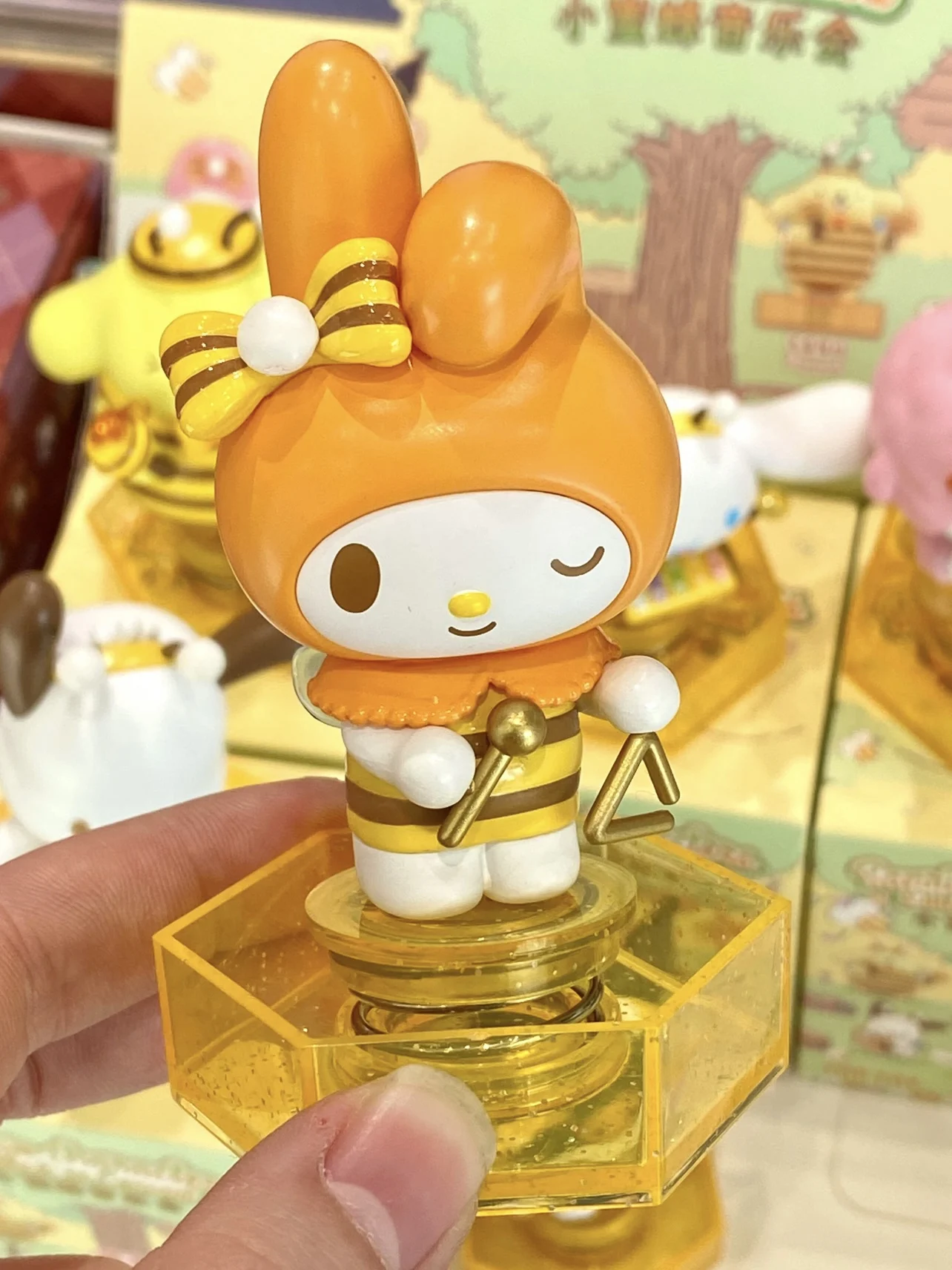 Miniso Sanrio Family Bee Concert Series Blind Box Pompompurin Melody Kuromi Niespodzianka Blind Box Dekoracja stołu Dekoracja