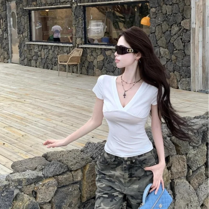 White V-Neck Slim Fit Short Sleeve T-Shirt Women's Fashion Design Unique Beautiful Waist-Cut Top Casual Style Ladies' Tee