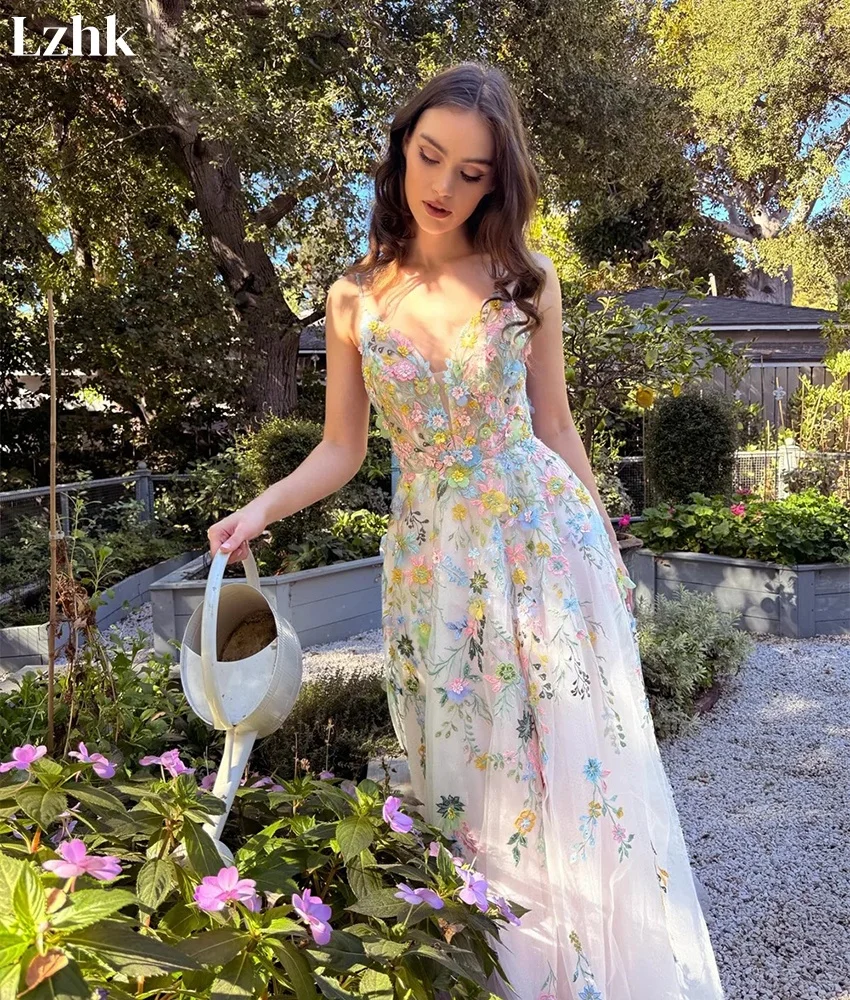 Maßgeschneiderte sexy Tüll A-Linie Spaghettiträger Applikationen Blumen Kristall Abendkleid Exquisite Schatz Promi-Kleider