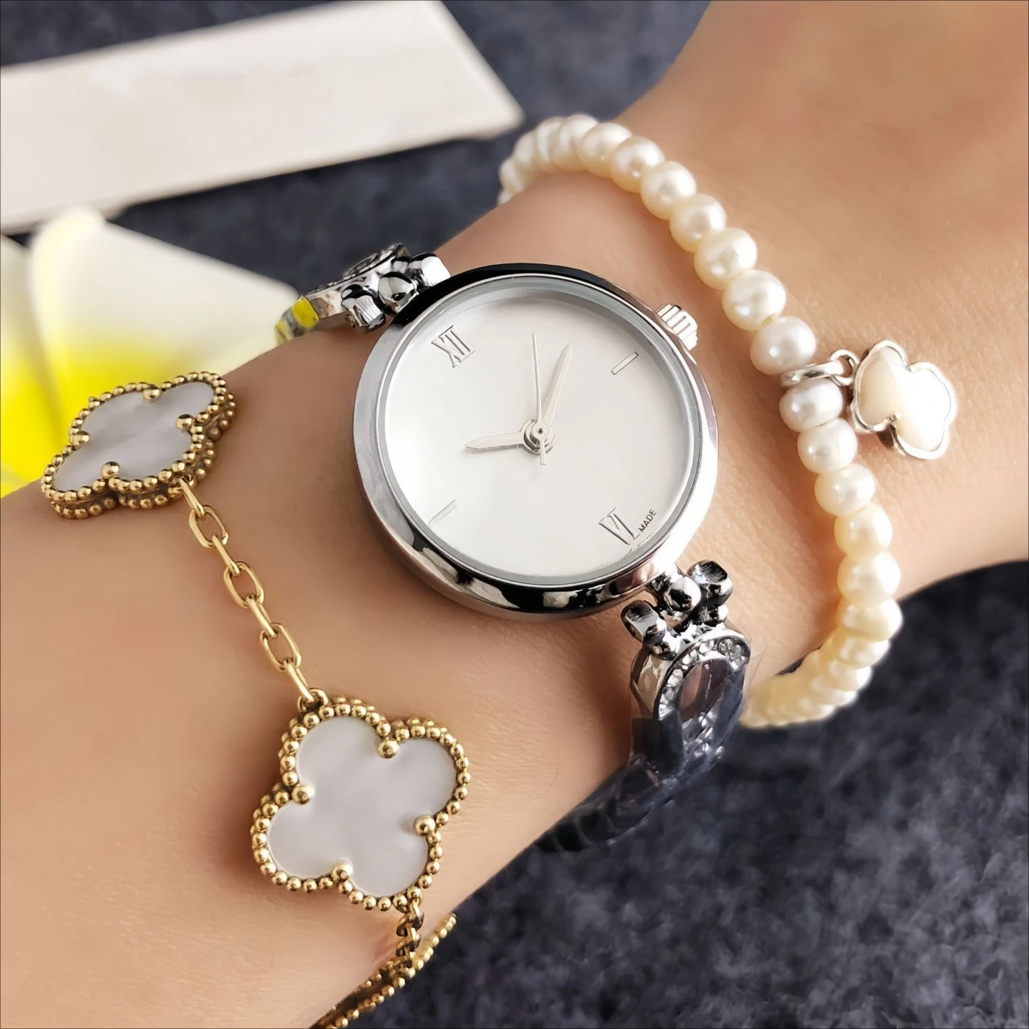 

French High-end Brand Watch, Roman Dial Women's Watch, Diamond-set Horseshoe Chain Luxury Quartz Watch, Luxurious Trendy Versatile Women's Wristwatch, Couple Watches