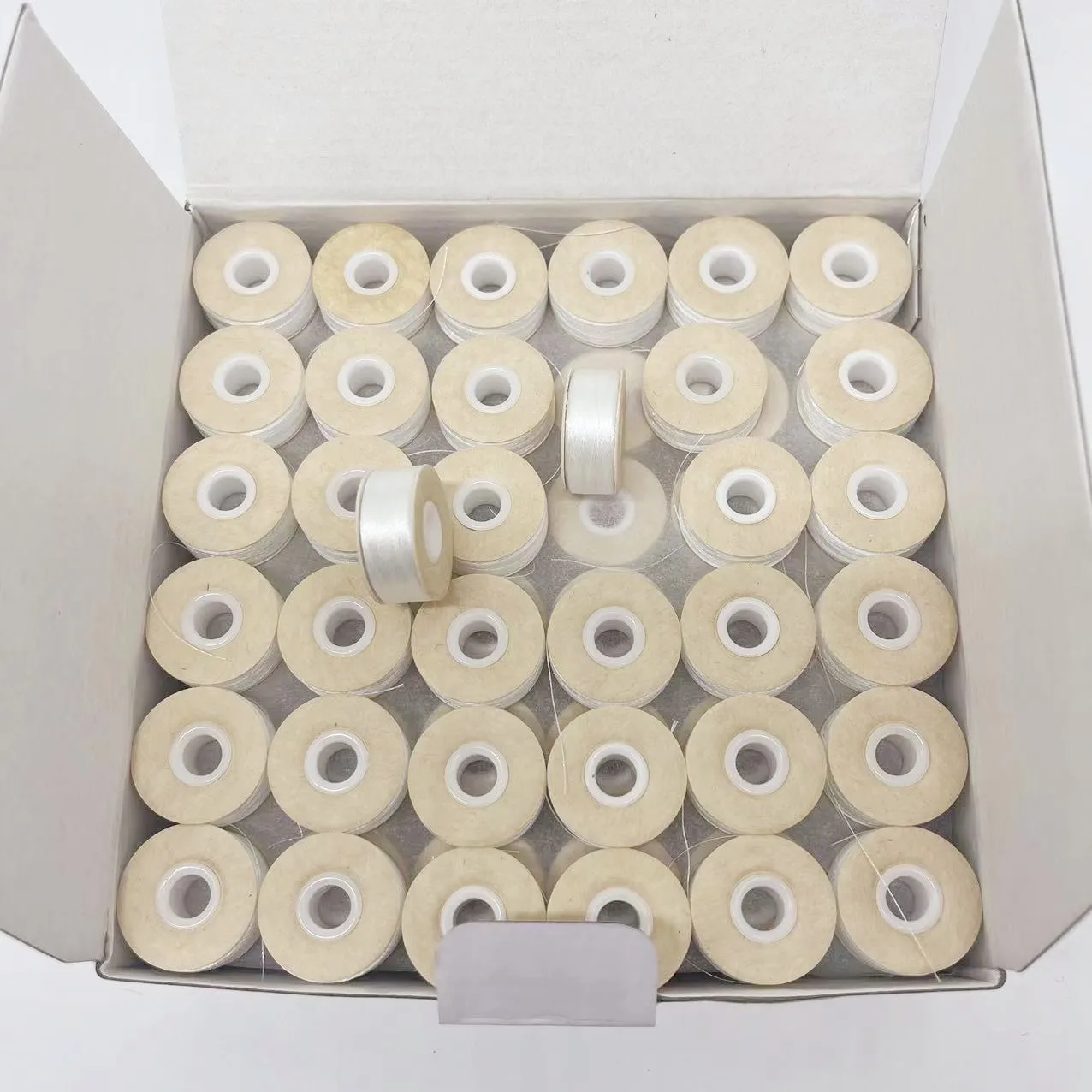 High Strength Polyester 75D/2 Embroidery Pre-Wound Shuttle Thread White L-Shaped 144 Shuttle Thread Per Box of Sewing Thread