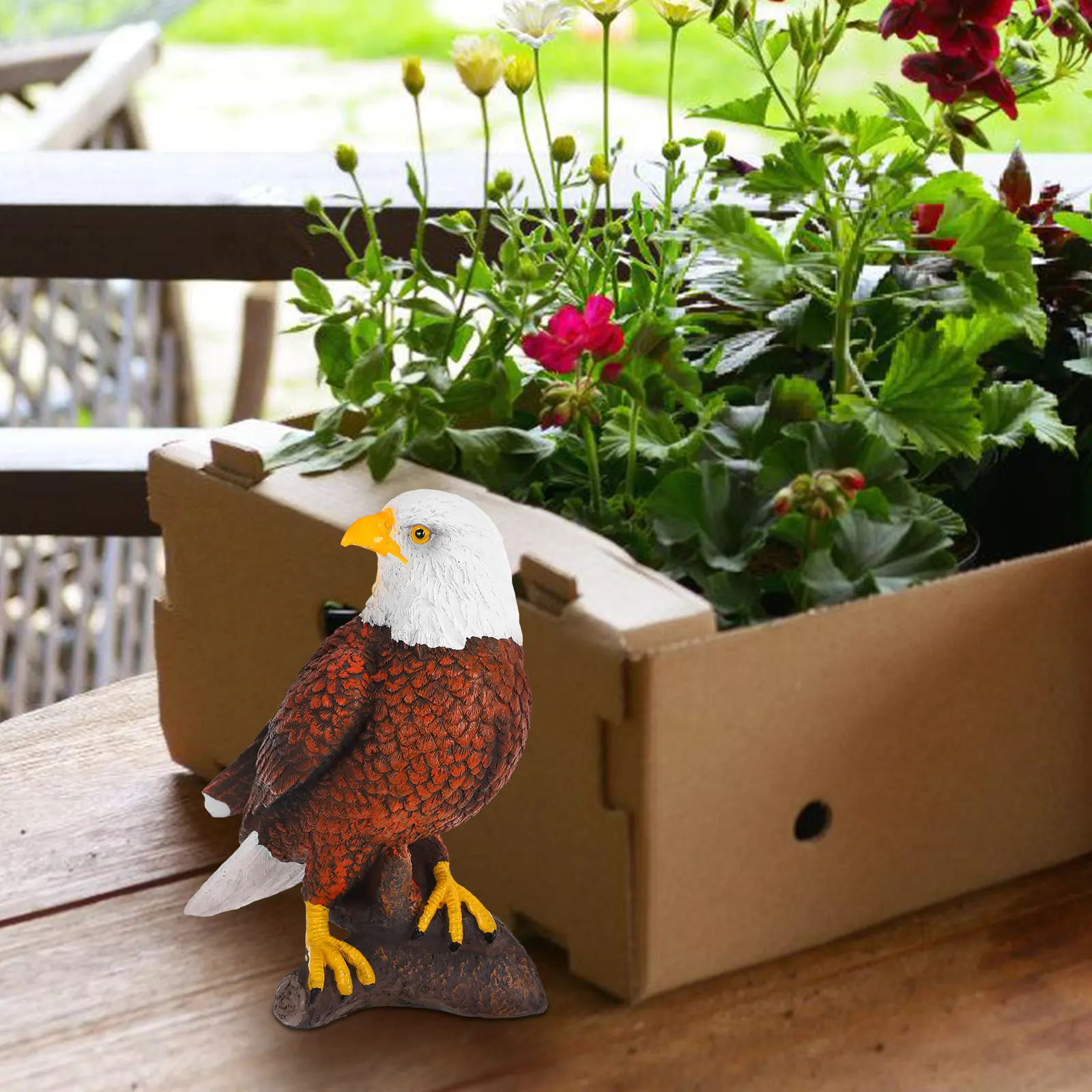

Eagle Garden Statue Resin Retro Style Small Outdoor Lawn Decoration Sculpture Bird Animal Yard Decor for Patio Office