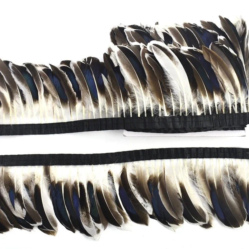 Natürliche Entenfedern auf Klebeband, Fasanenfedern zum Verzieren von Kleidern, Gänsefedern, Schals, Bändern, Dekorationen, Kleidung und Accessoires. – Detail 6