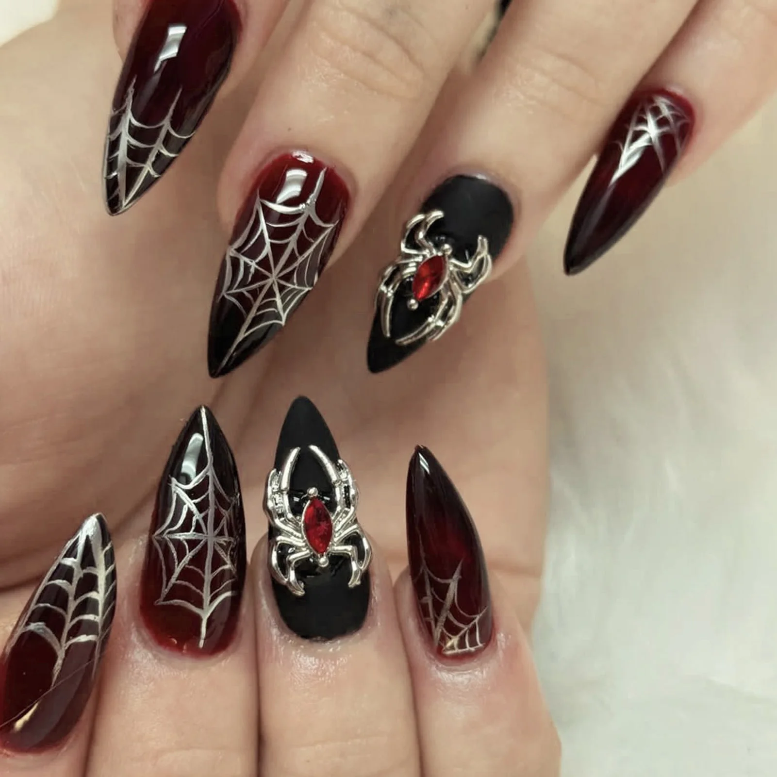 

24pcs Gradient Black Red False Nails Silver Spider Web Metal Spider Decor Halloween Press On Nail Almond Fake Nail For Cool Girl