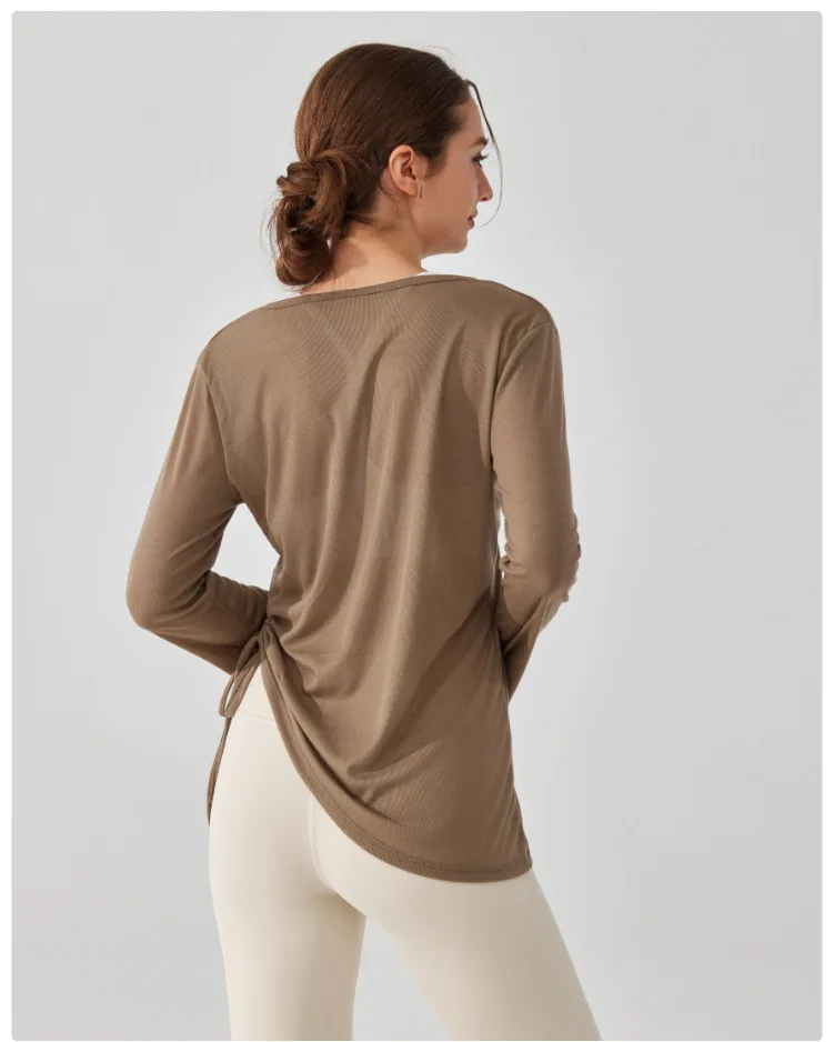 Sporttop mit Kordelzug und Falten für Damen, locker geschnitten, langärmelig, hüftbedeckend, unregelmäßiger Schnitt, geeignet für Pilates, Fitness und Yoga. – Detail 6