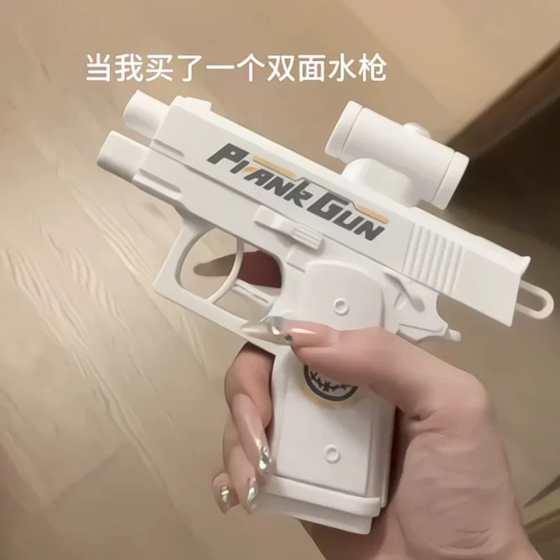 عكس على الوجهين لعبة مسدس المياه المزحة اتجاهين على الوجهين لعبة مسدس المياه هو Chenguang غريب الأطوار مدفع المياه الصيف