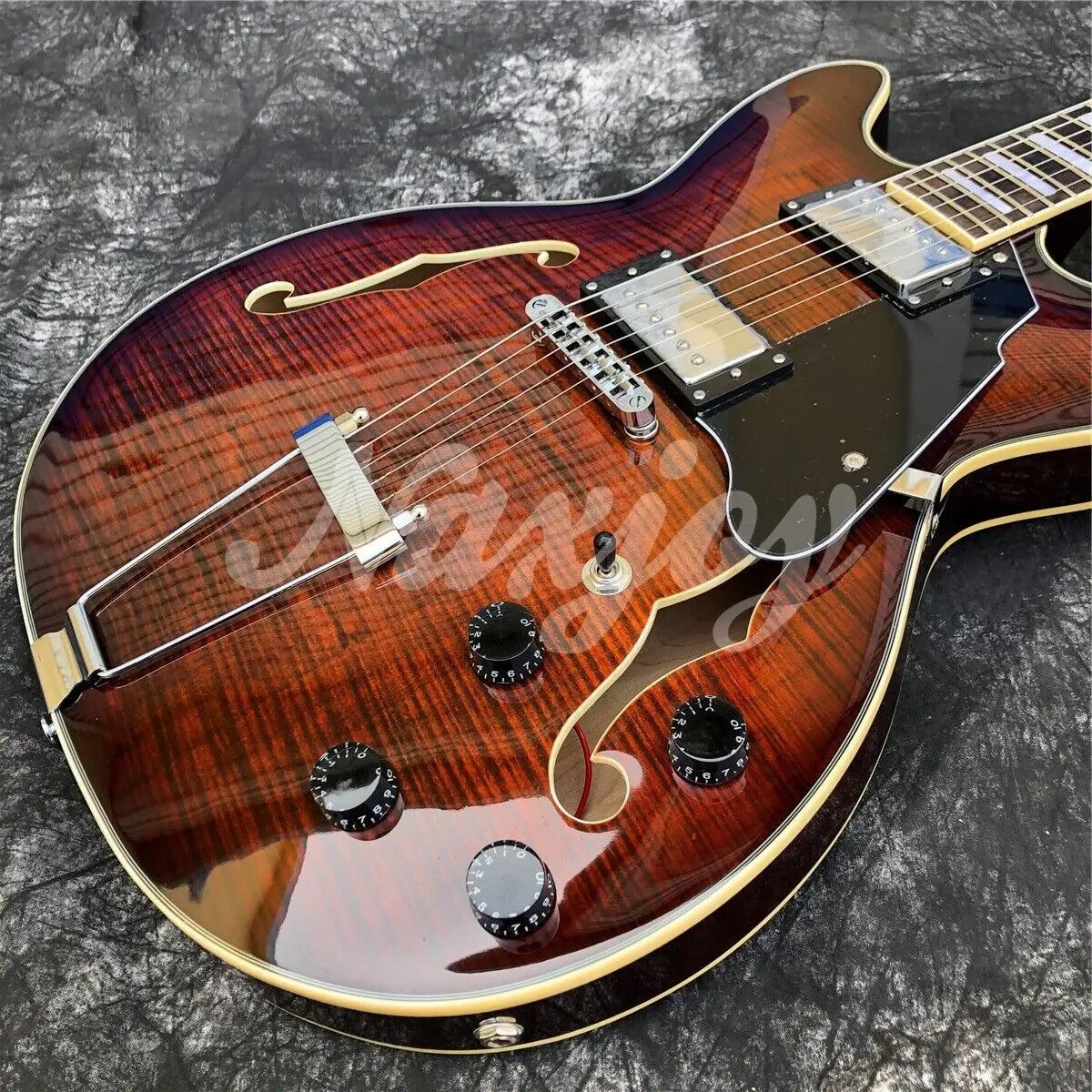 غروت براون لهب القيقب الجاز الغيتار شبه جوفاء F ثقوب Archtop الغيتار