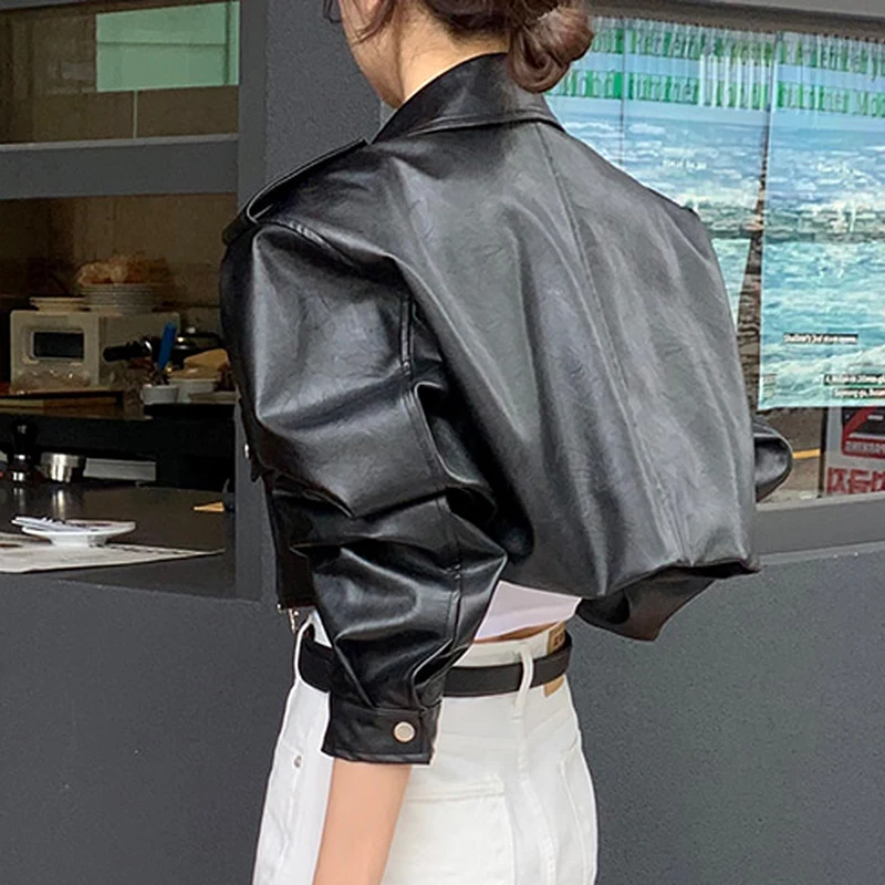 ربيع المرأة الكورية ضئيلة قصيرة فو بولي Leather سترة جلدية الشارع الشهير موضة التلبيب جيوب كبيرة طويلة الأكمام الإناث السائق سترة معطف