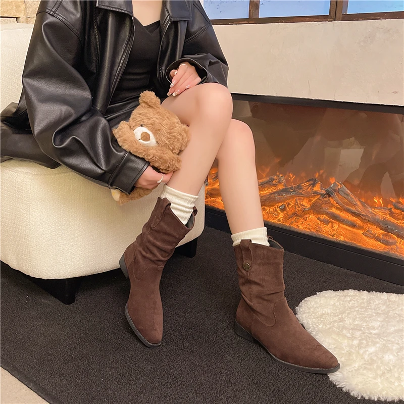 أحذية نسائية بكعب عالي من جلد الغزال متوسطة الأنبوب أحذية نسائية جديدة لربيع وخريف 2025 بأكمام برشام أحذية ضيقة بنعل ناعم #2