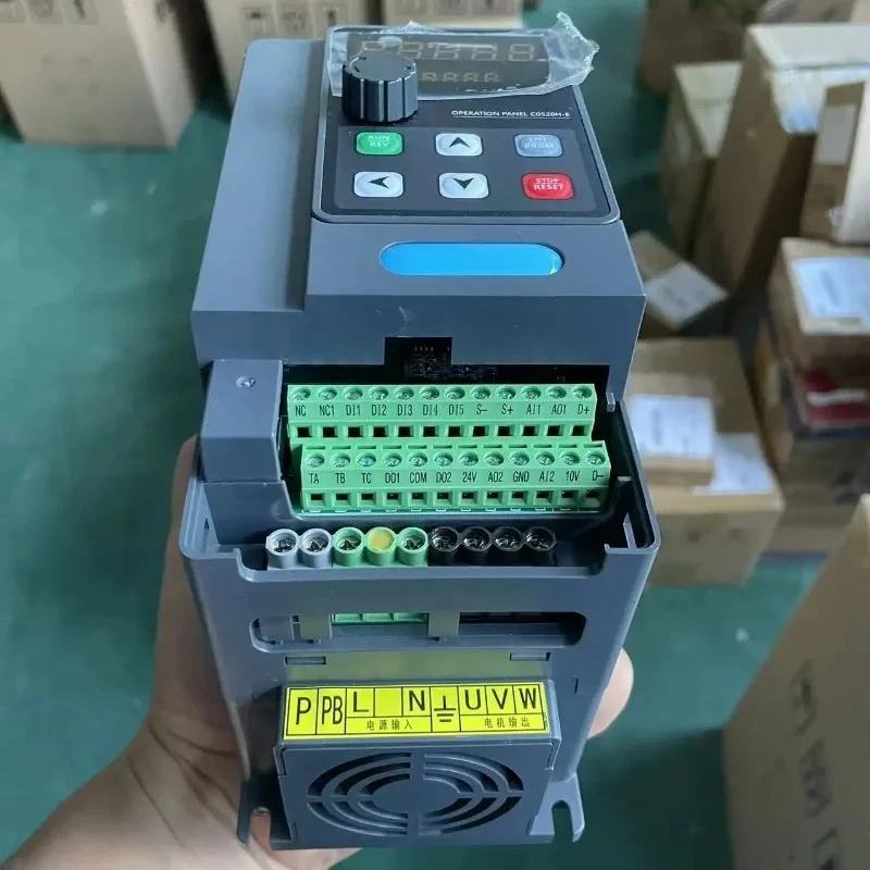 Single Phase 220V Solar Water Inverter for 1hp 2hp 3hp Submersible