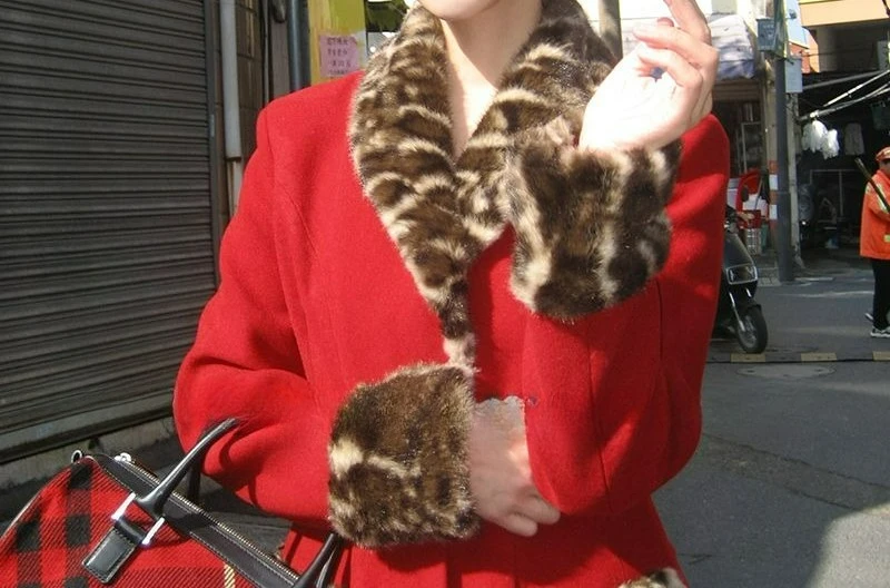 Niche mode imprimé léopard taille Design sens col en v manteau femmes nouveau hiver couleur contrastante tempérament manteau en laine