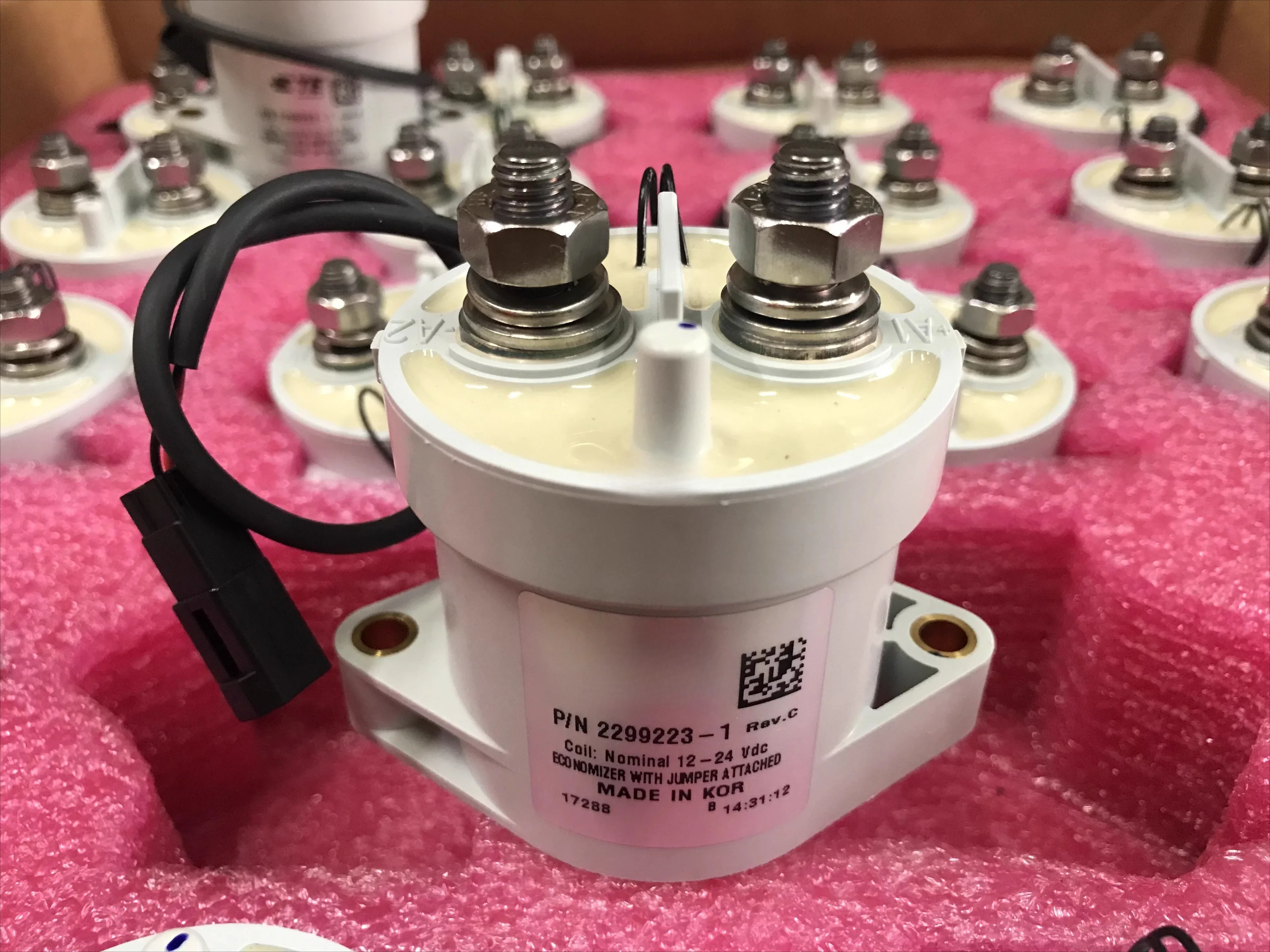 For High-Current Lithium Battery Systems: High Voltage DC Contactor 2299223-1 - 500A, 12V/24V Coil, for EVs & Energy Storage