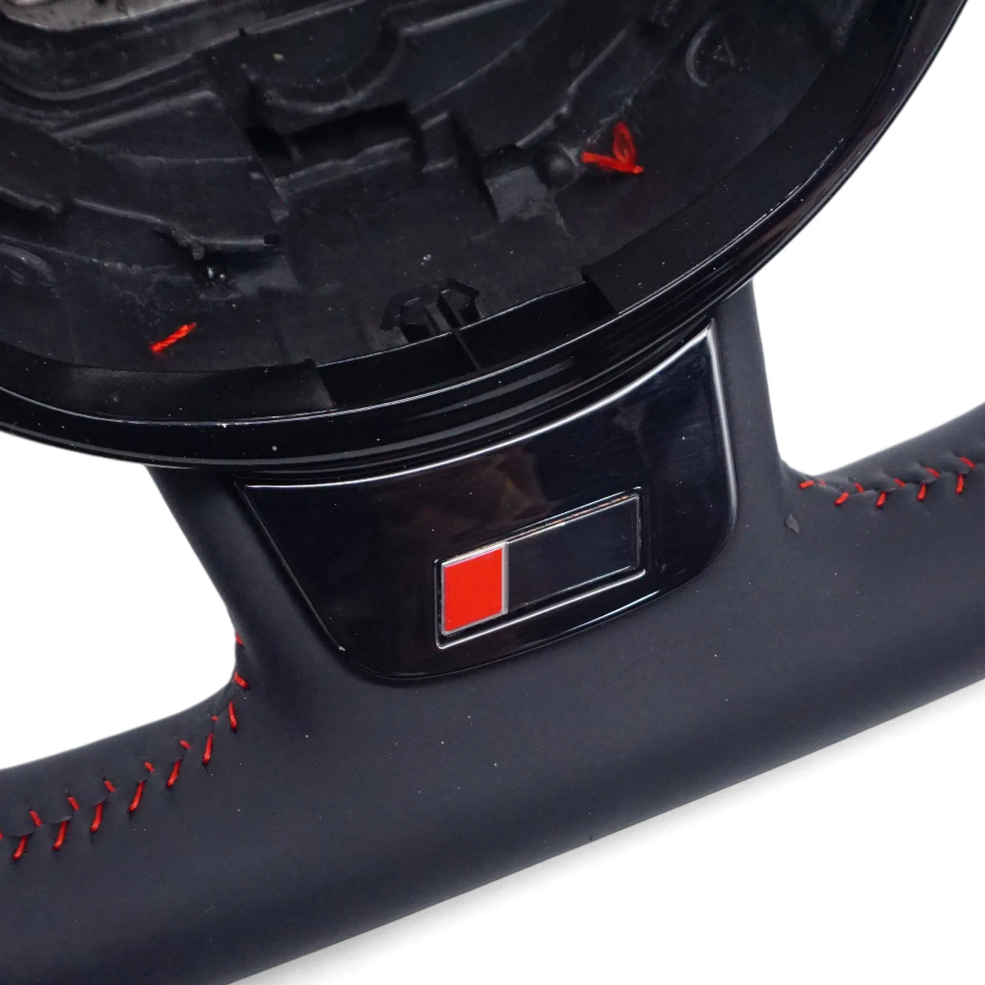 Geeignet für Audi A6 C7 RS Standard Halbperforiertes Multifunktionslenkrad mit Roter Naht, ohne Tasten und Schaltwippen, Unterteil-Modifikation – Detail 5
