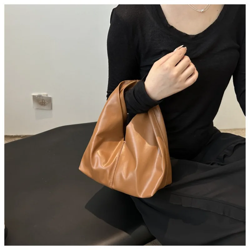 

Модная женская сумка Cloud Pouch 2025 года, мягкая структурированная сумка на плечо под мышками, просторная минималистичная сумка с напуском, уникальная