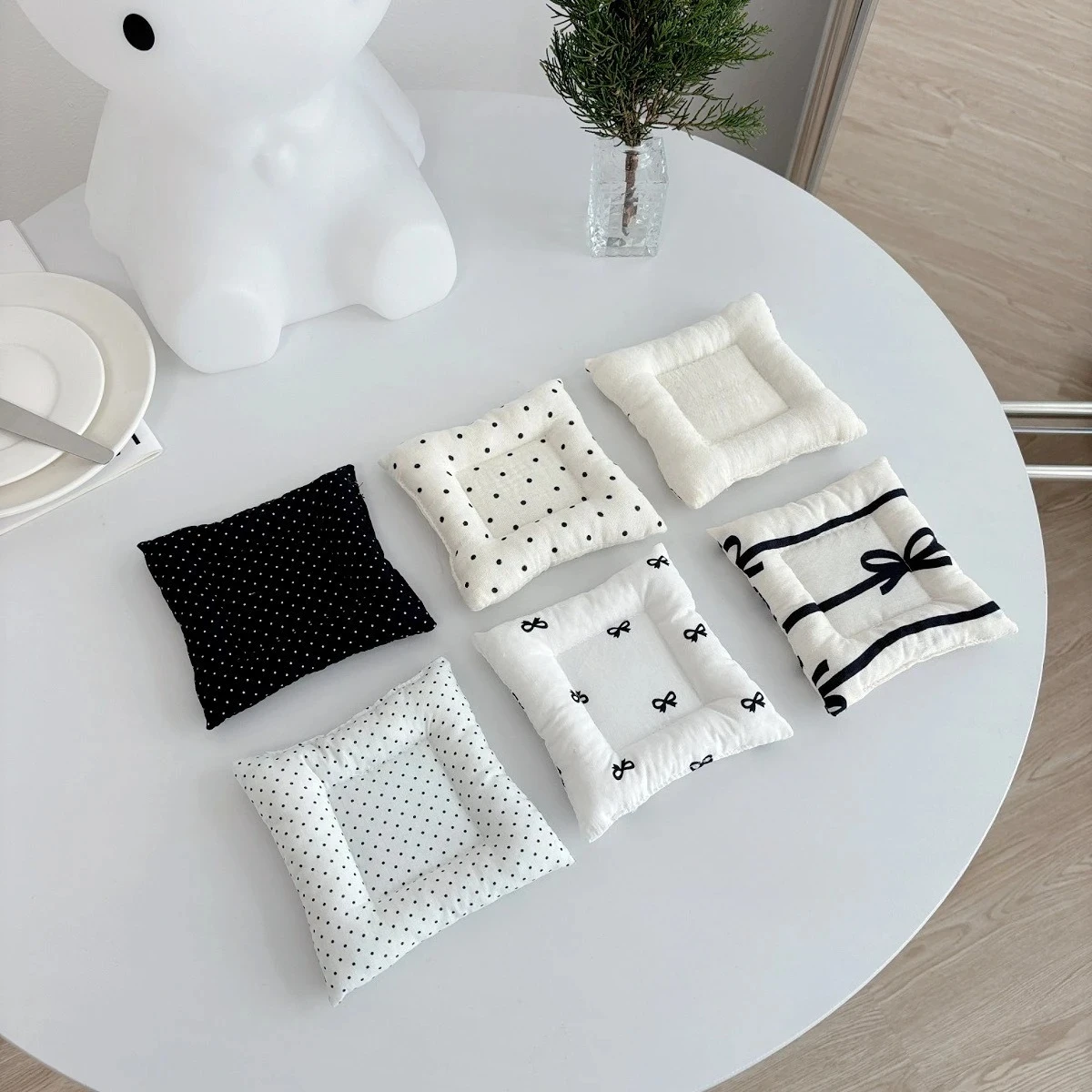 Black and White Polka Dot Bow Clip Cotton Coaster, Multi-Color Photography Prop, Square Insulation Pad, Desktop Decoration