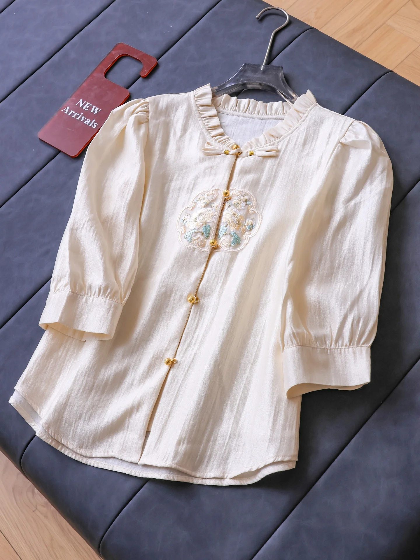 

New Chinese Style Embroidered Button Wood Grain Small Stand Collar Bubble Sleeve Seven Sleeve Commute Women's Shirt