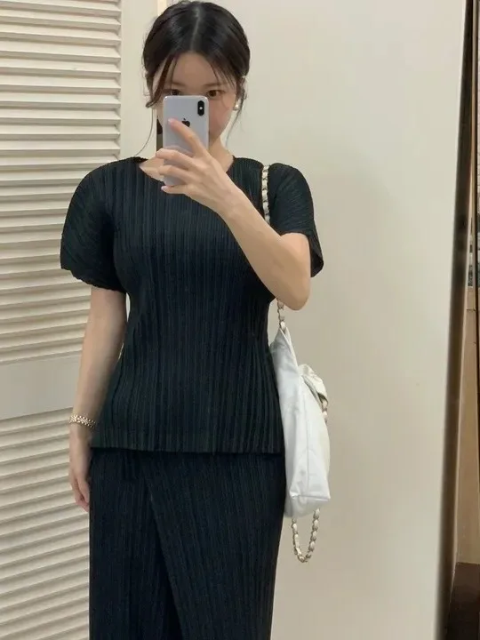 Atasan Wanita Bergaris Retro atau Sve Celana Panjang Simpul Samping Desain Baru Musim Panas Set Dua Potong Pakaian Trendi Berkelas Ele