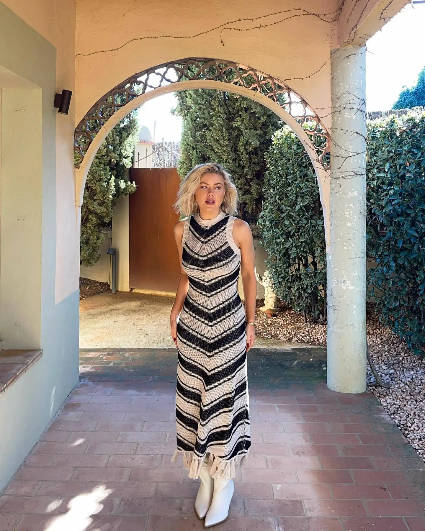 Elegantes, gestreiftes, gestricktes Quasten-Feiertags-langes Kleid, schicke, kurvige, ärmellose Damenkleider, weiblich, lässig, 2025, Frühlings- und Sommerurlaub