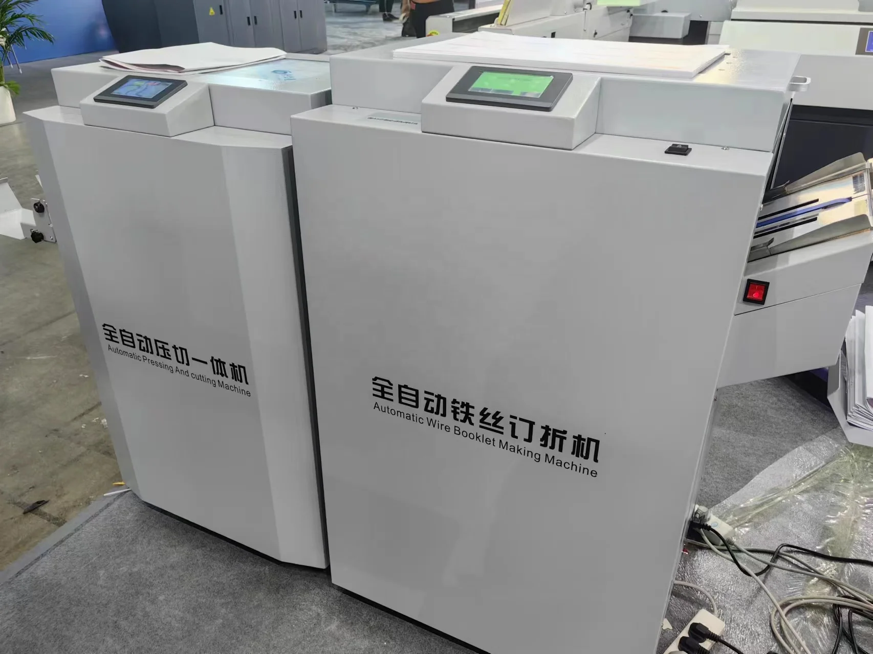 QK-Z1710 Macchina piegatubi automatica per rilegatura a filo per notebook con sistema di cucitura per libretti ad alta velocità di vendita calda per libri