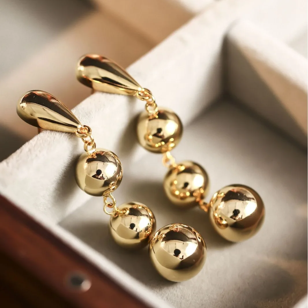 Copper-plated 18K gold cold wind three smooth round ball fringed earrings senior creative round bead ear buckle women