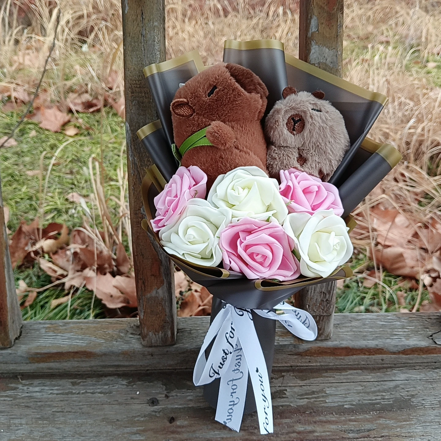 Graduation Capybara with Rose Bouquet Anime Simulation Capibara Fluffty Doll Valentine's Day Birthday Christmas Graduation Gift