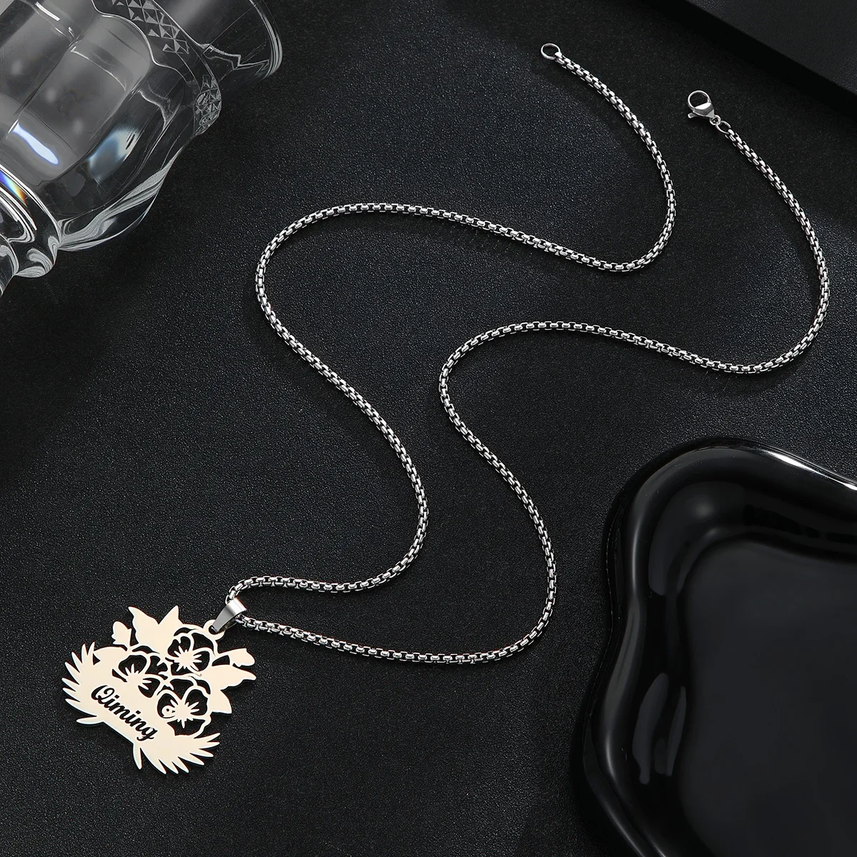 QIAMNI Fashion Customized Butterfly Flower Nameplate Pendant Necklace Stainless Steel Custom Name Clavicle Chain Choker Jewelry