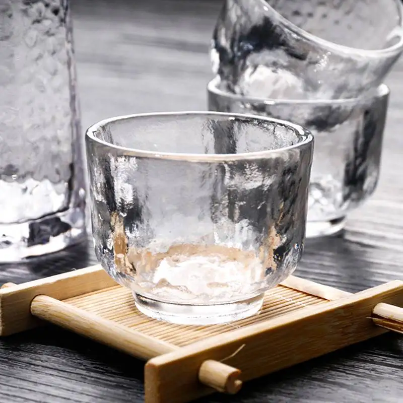 طقم زجاجي جديد على الطراز الياباني لتقديم الويسكي مع ثلاثة أكواب بنمط مطروق، مجموعة أكواب نبيذ أبيض للاستخدام المنزلي