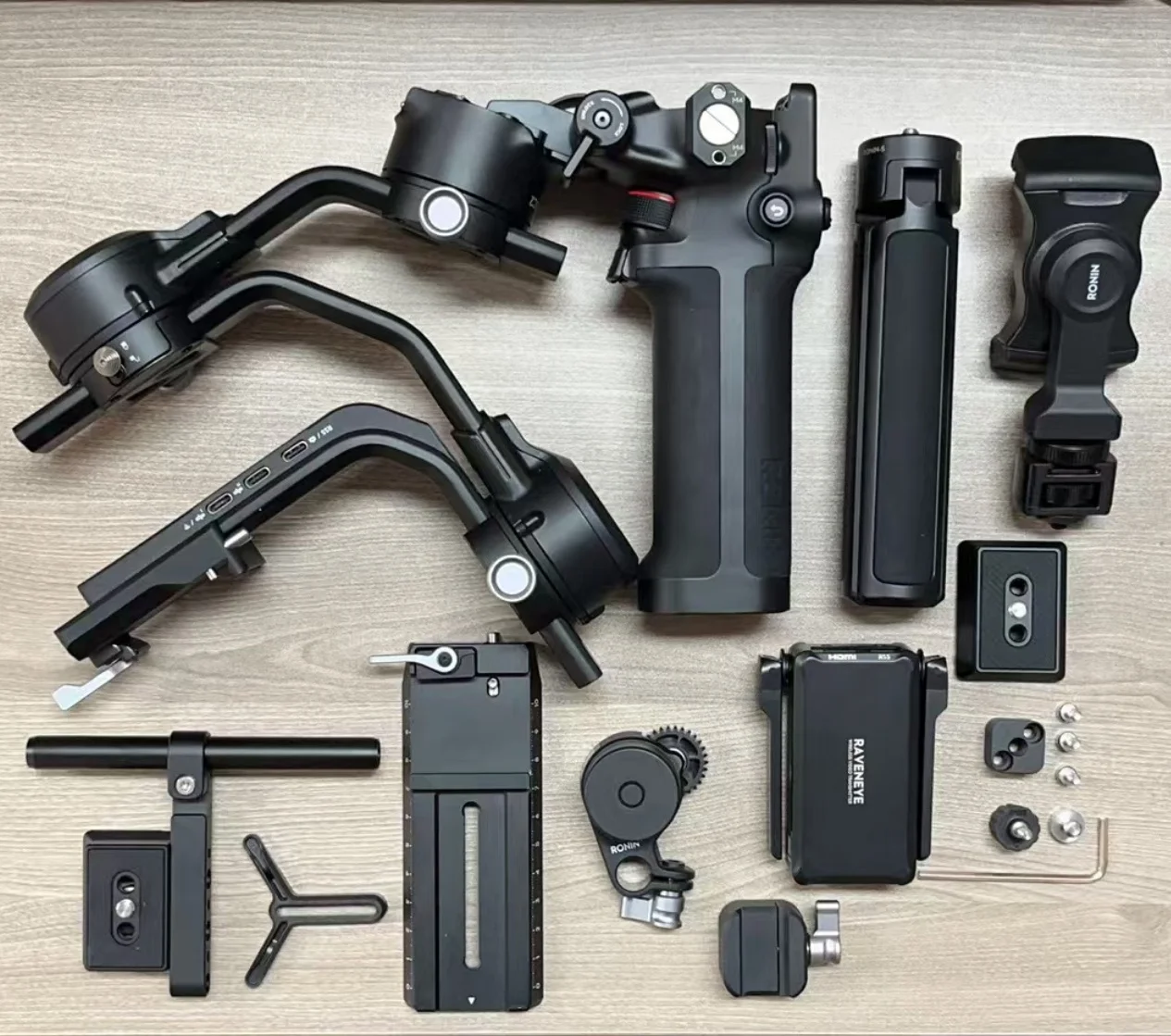 

Почти новый ручной стабилизатор подвеса, профессиональная версия для DJI Ronin RSC 2