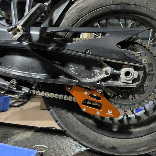 Imagen 2 del producto Para KTM 250 390 ADV 790 890 Adventure 790ADV 2019 - 2024 690 Enduro SMC accesorios de motocicleta Protector de guía de cadena