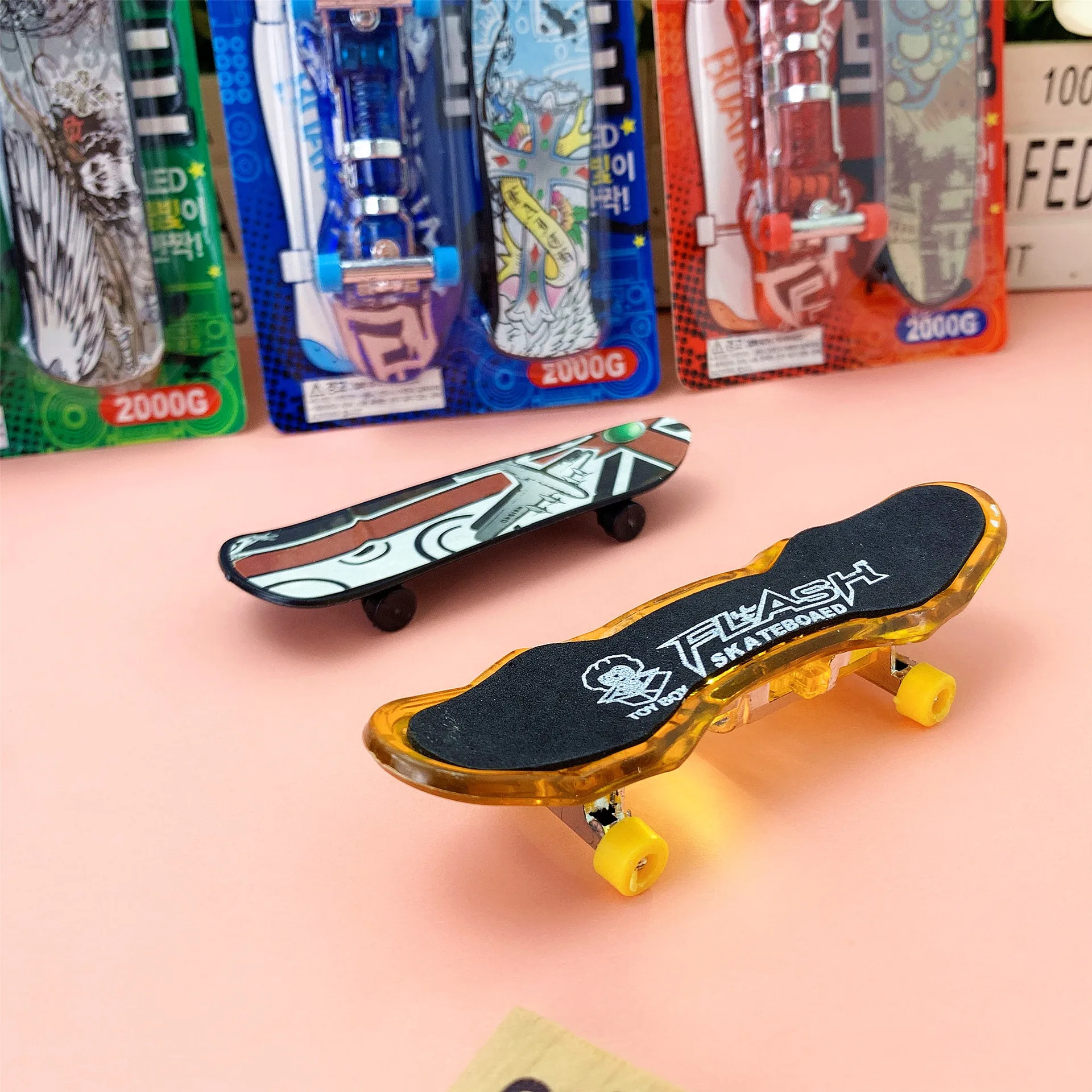 Proiezione creativa Finger Skateboard kit giochi da tavolo bambini Mini Fingertip Scooter bambini novità giocattoli forniture