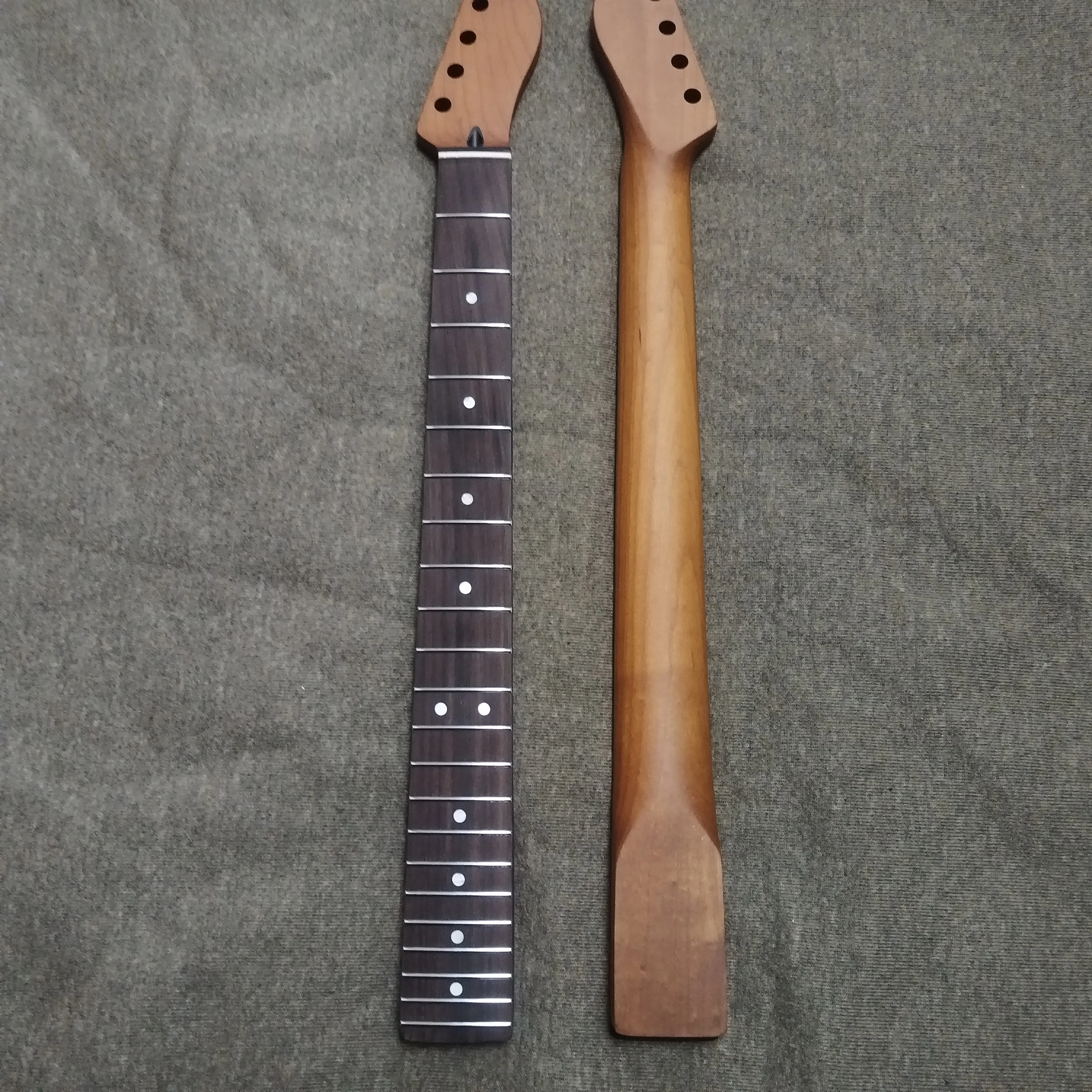 

21Fret Roast Maple Rosewood Fingerboard Electric Guitar neck Black Truss Rod Hole Matte Paint Guitar Accessories Parts