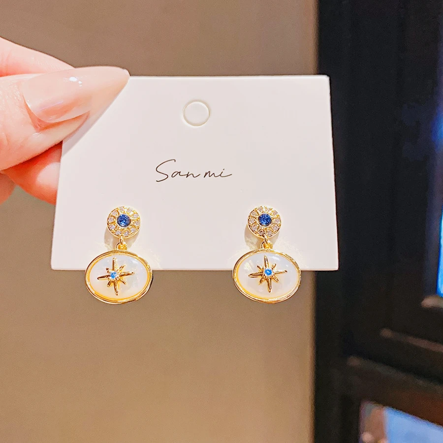 

Овальные серьги из перламутра с цирконом во французском стиле, ретро и модные серьги-гвоздики, нишевые и элитные серьги для девочек