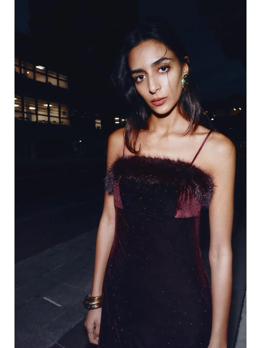 الحلو Ele مطرز تقليم تأثير الفراء الاصطناعي ميدي الدكتور المرأة Faion الخريف الشتاء الموسم عادية Sle مستقيم أنبوب تنورة