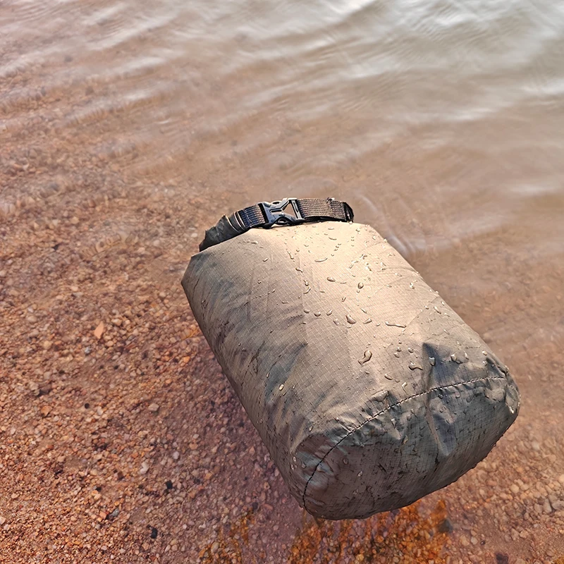 Ultraleichte Wasserdichte Trockentasche mit Rollverschluss Große Kapazität Faltbare Leichtgewichtige Tasche für Canyoning Schwimmen Abenteuer Paddeln – Detail 12