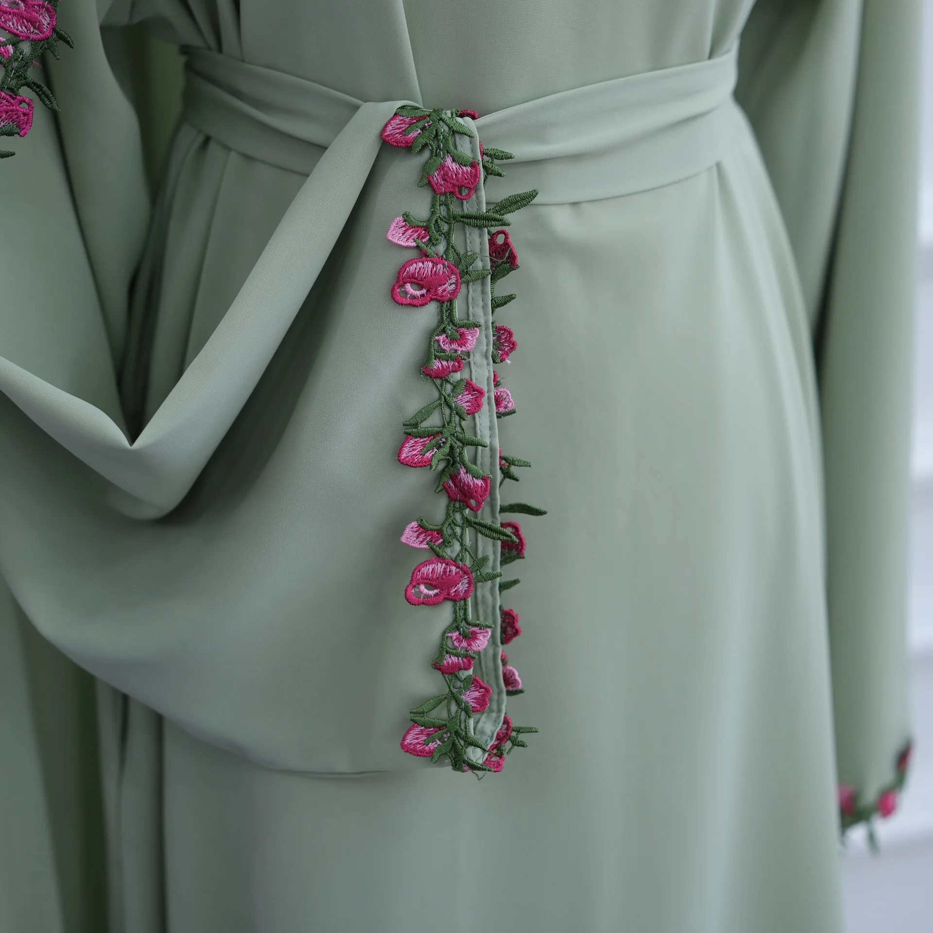 Zahraa Damenkleider Islamische Kleidung Freizeitkleid Spitzenblumen Neues Weiches Nida Geschlossenes Abaya Muslimisches Kleid mit Passendem Hijab – Detail 23