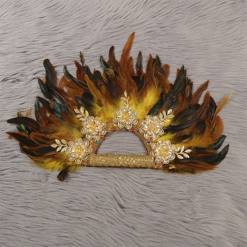 

A vintage fan, stylish gold flower accessory, suitable for clothing, stage performances, tea parties, wedding decoration